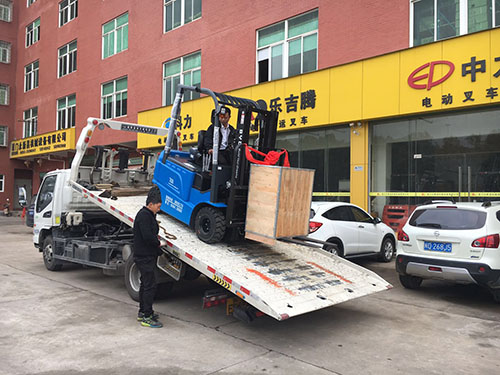 廈門電動叉車公司，銷售比亞迪電動叉車2.5噸一臺